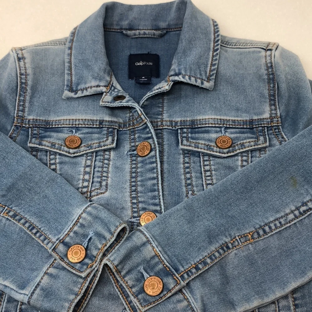 GAP Kids Classic Faded Blue Jean Jacket Size Medium (8-9)